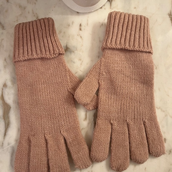 UGG PINK BEANIE GLOVE SET NWT - Picture 6 of 10